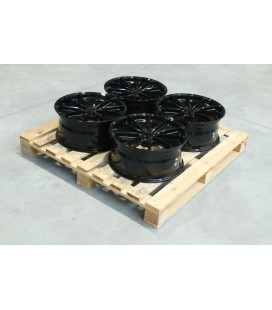 Set of JR37 18x8 ET35 5x112 Gloss Black